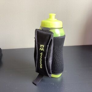 Amphipod Handhelp Water Bottle With ZIP Compartment